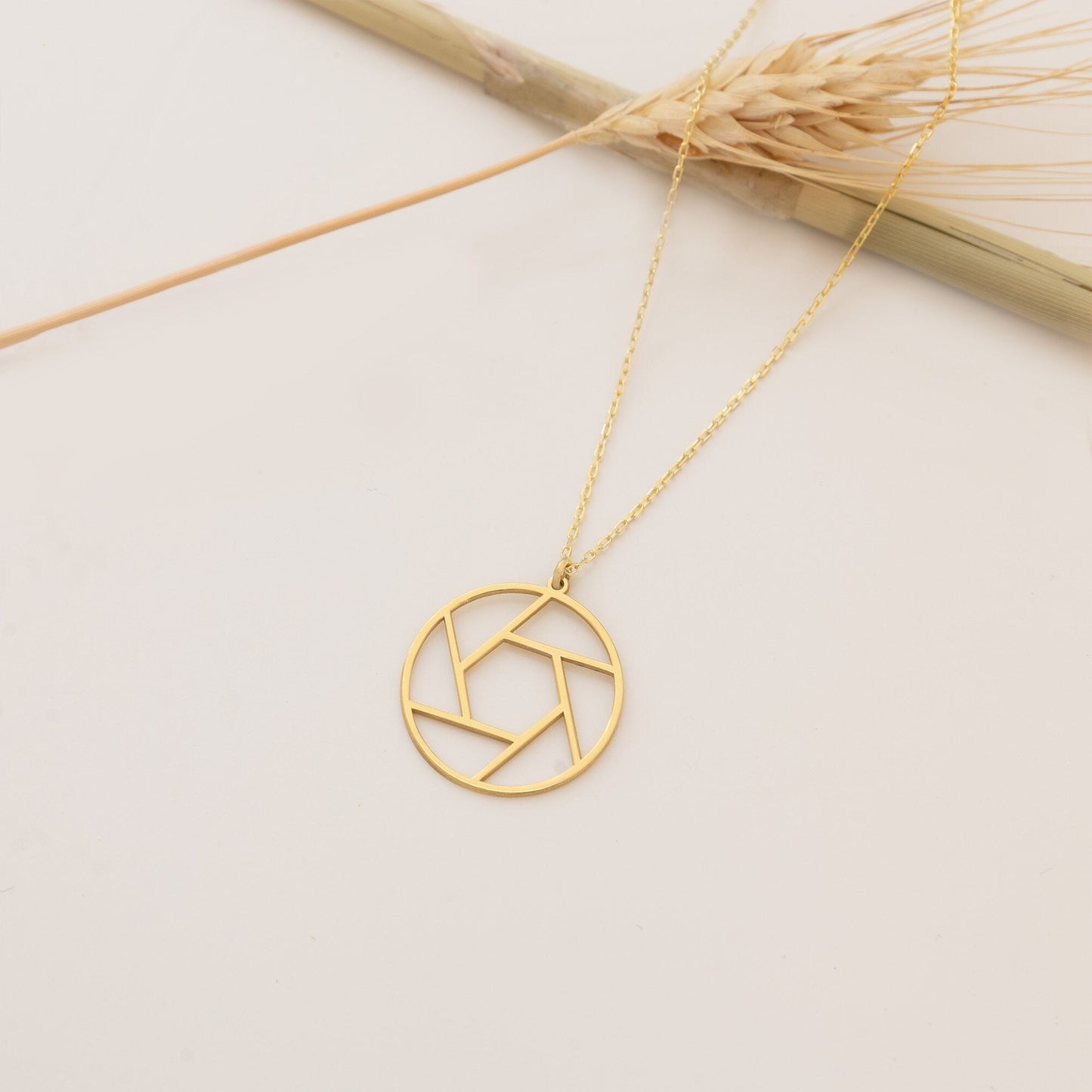 Camera Pendant - Valentine's Day Gift - Aperture Necklace - Photographer Necklace - Photographer Necklace - Photography Lover Jewelry