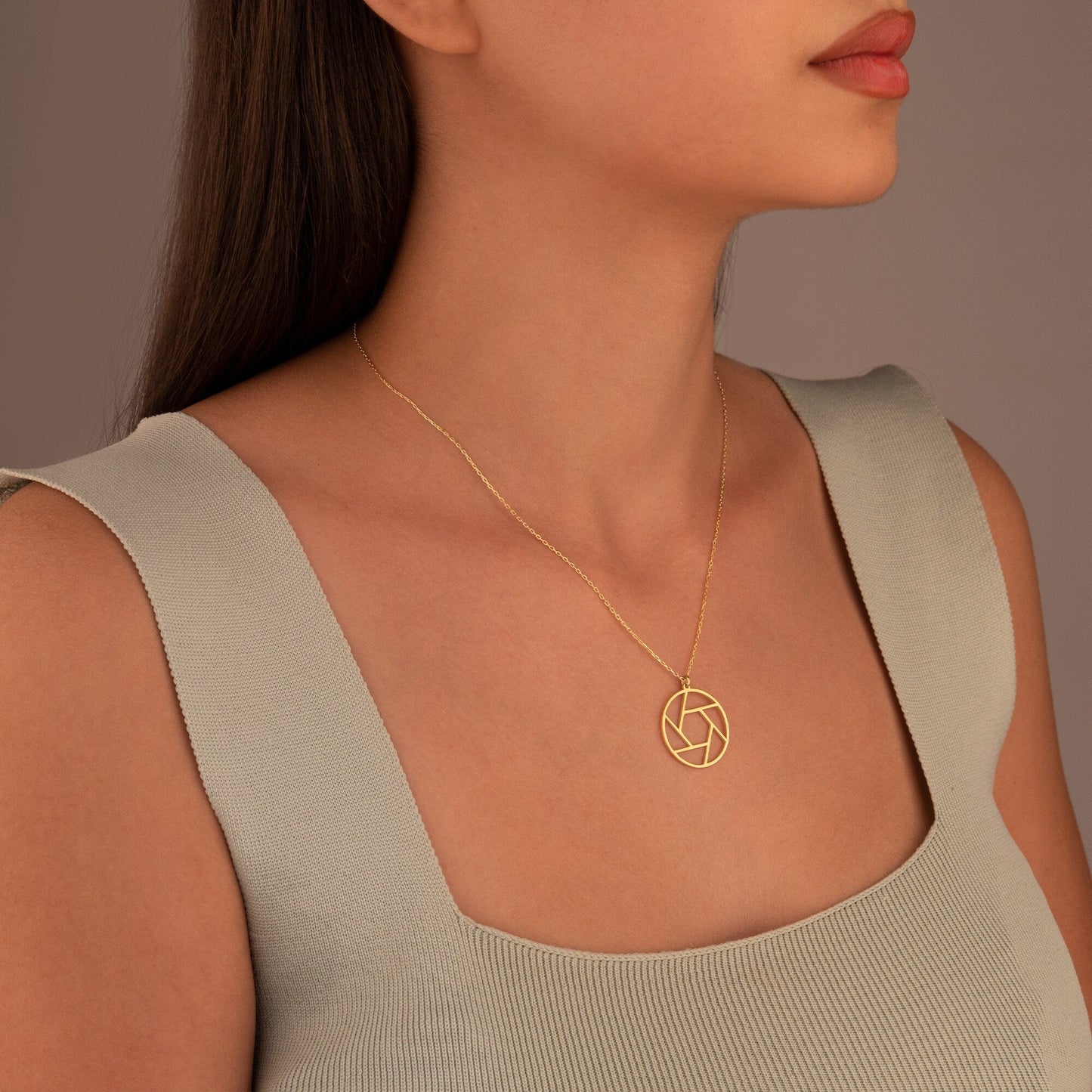Camera Pendant - Valentine's Day Gift - Aperture Necklace - Photographer Necklace - Photographer Necklace - Photography Lover Jewelry