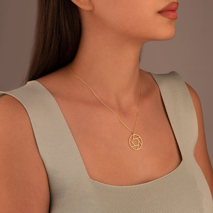 Camera Pendant - Valentine's Day Gift - Aperture Necklace - Photographer Necklace - Photographer Necklace - Photography Lover Jewelry